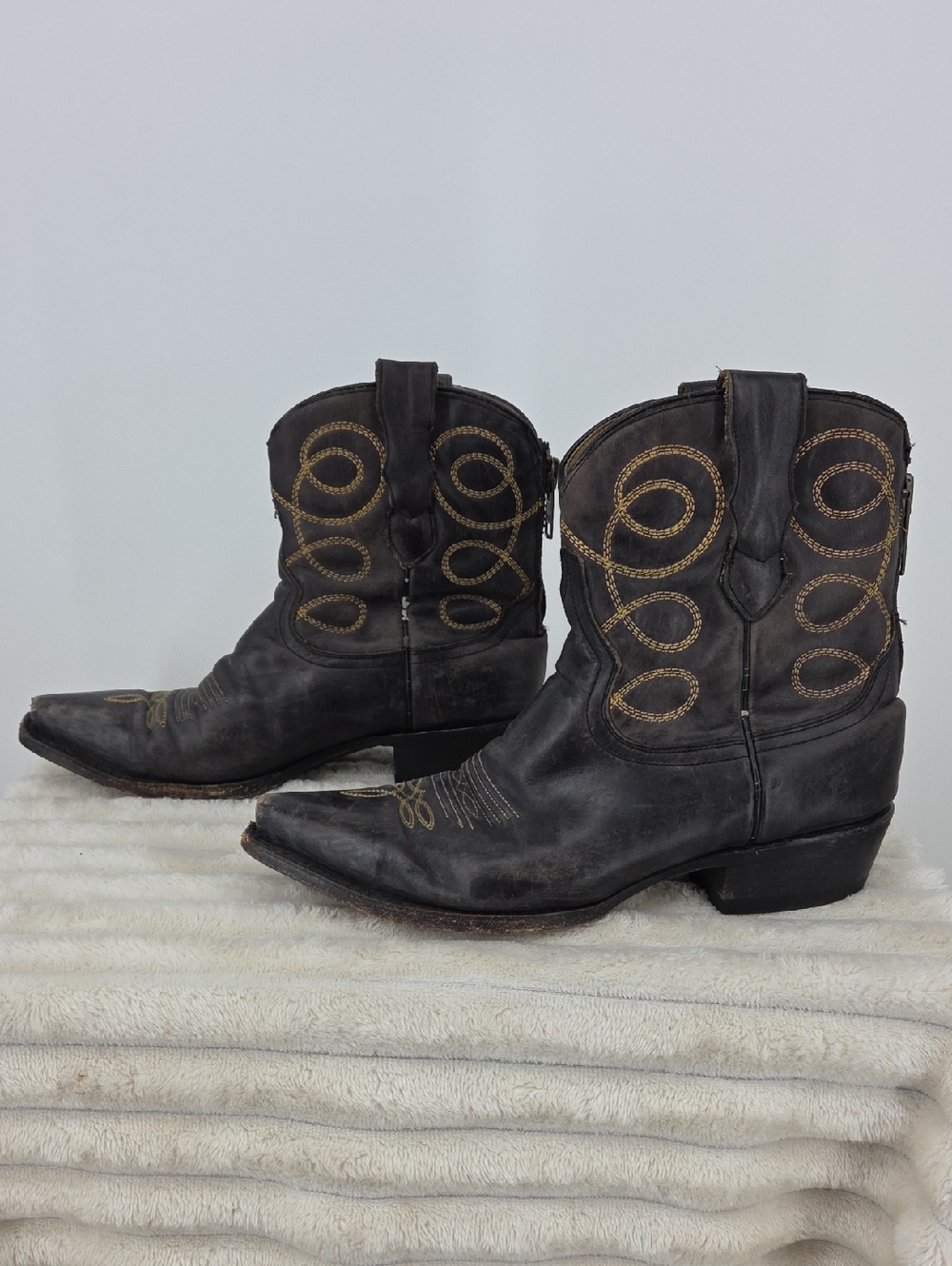 Stetson Black Leather Western Heeled Boots with Gold Stitching